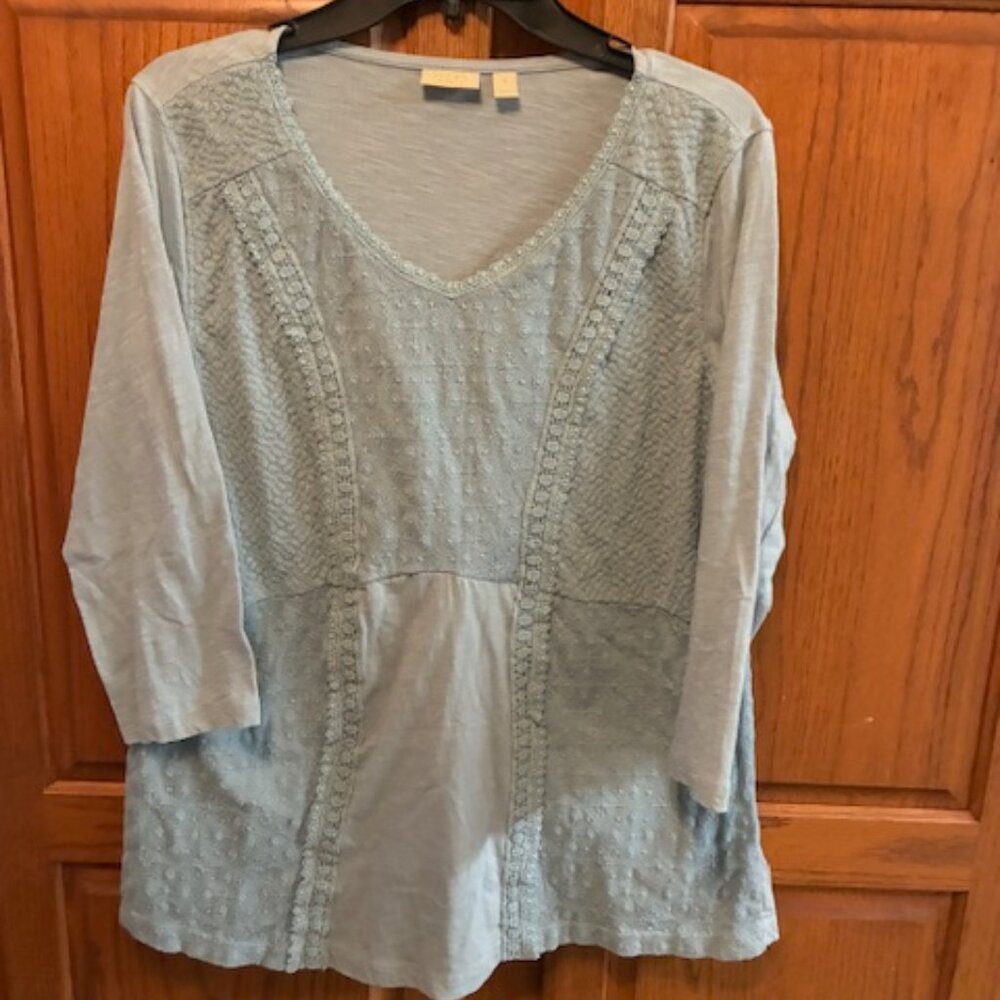 Logo Lavish Woman's dusty Blue Eyelet Pullover Blouse Size S